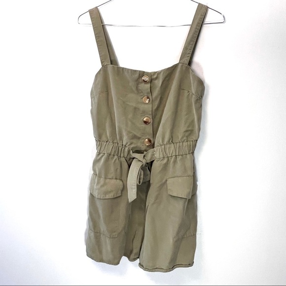 Bershka front tier romper - Picture 2 of 5